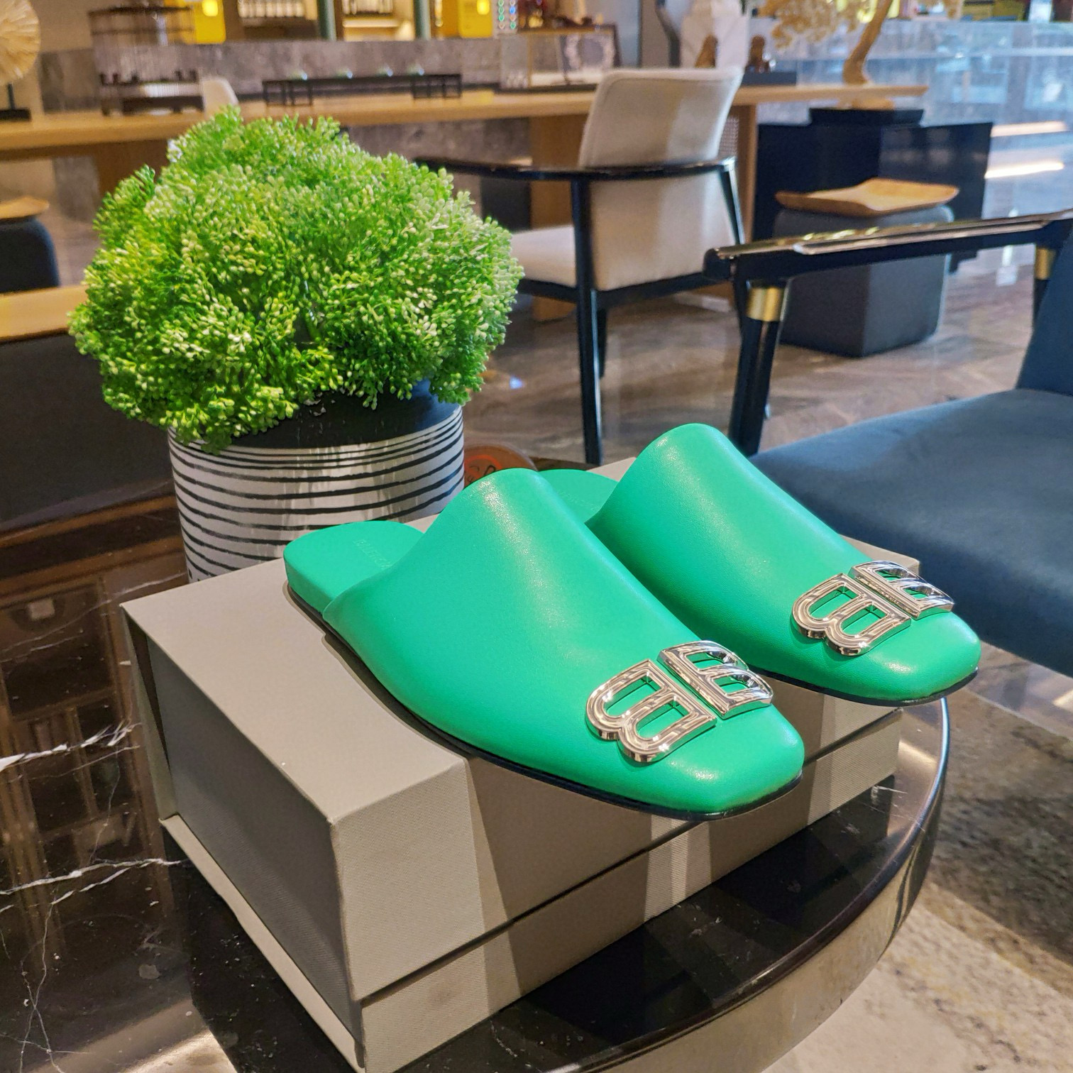 Balenciaga Leather Round toe Slippers Slide Sandal