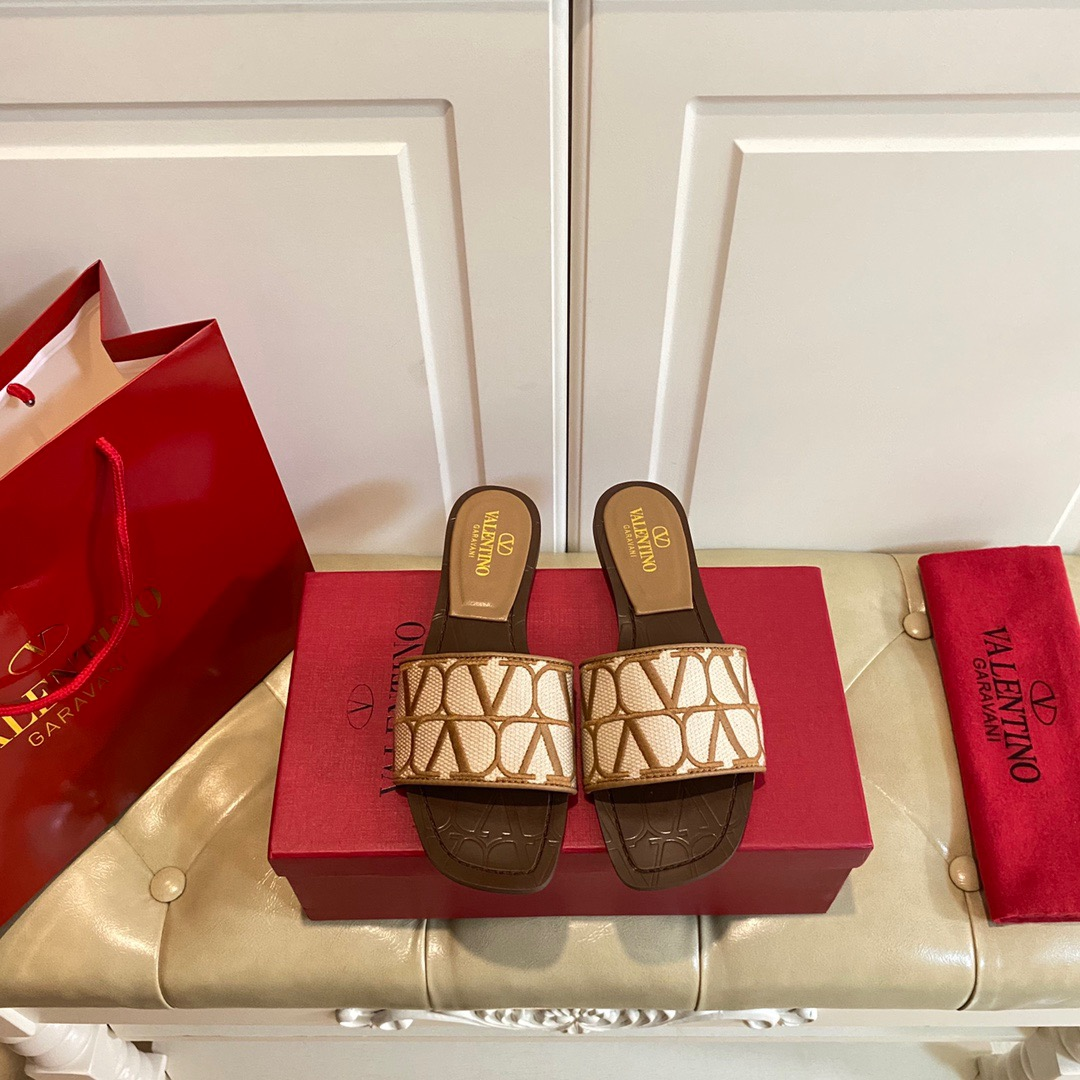 Valentino Everything Fits Comfortably Slide Sandal