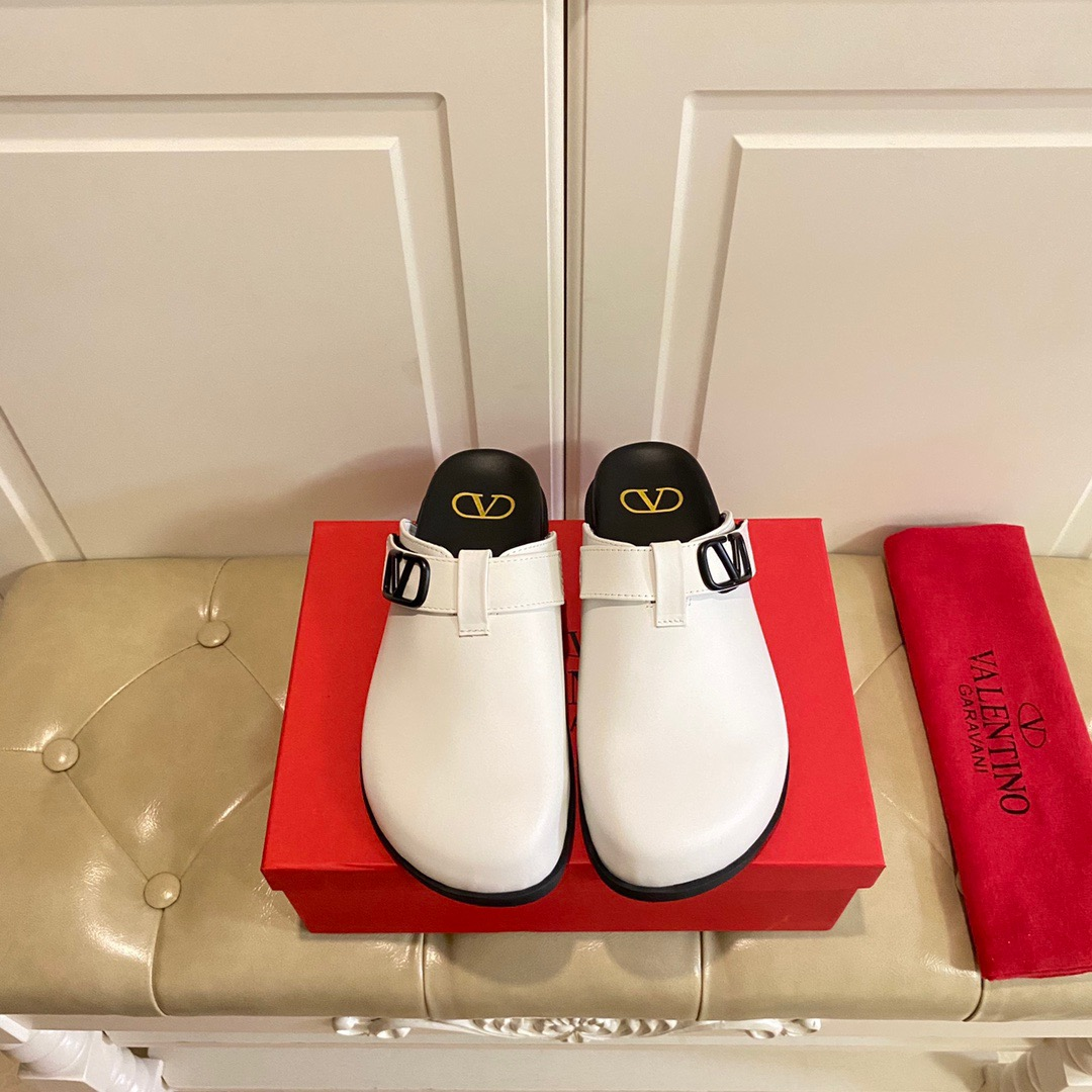 Valentino Leather Wear Stylish Flip-Flops  Slide Sandal