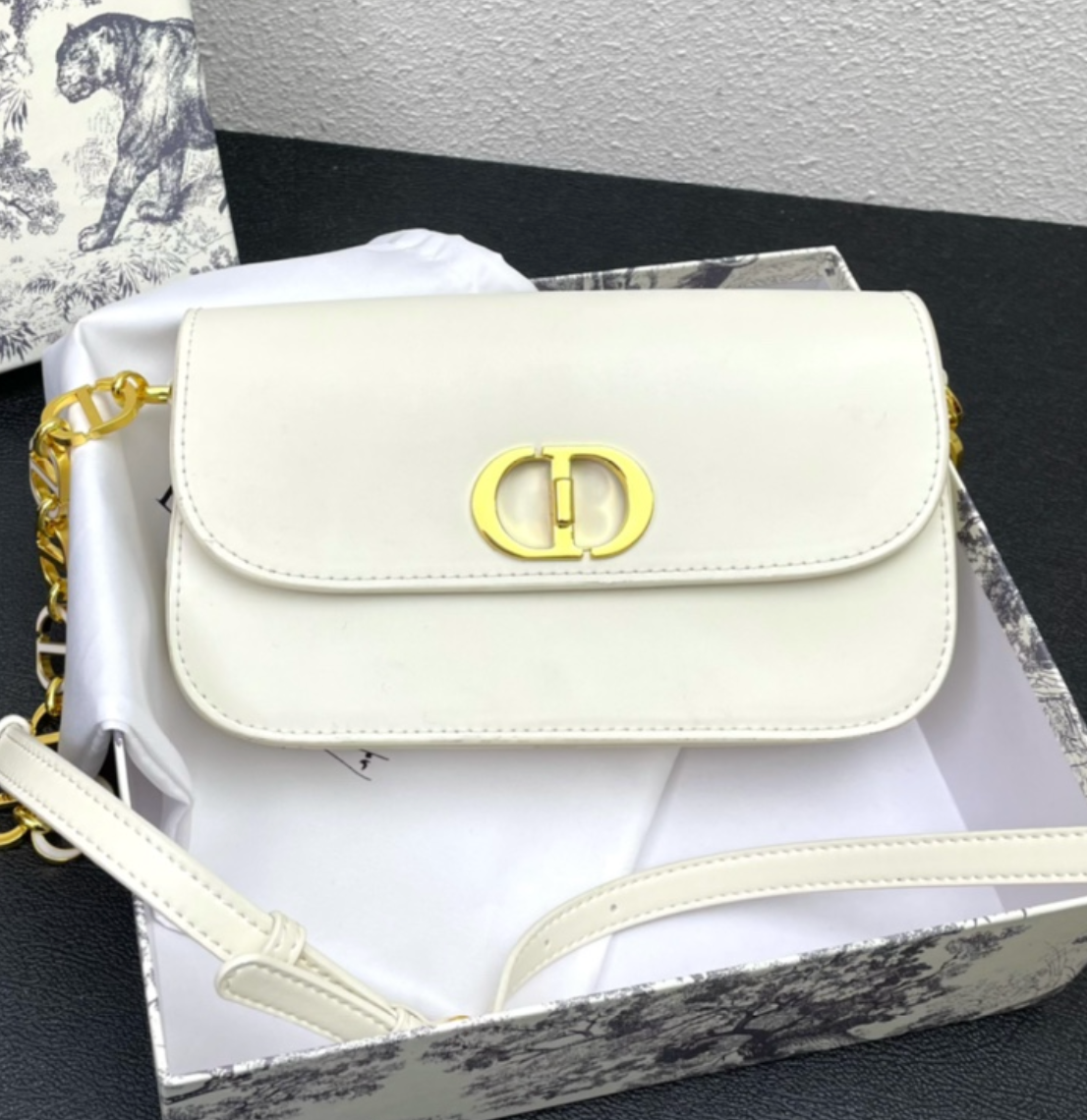 Dior 30 Montaigne Avenue Oblique