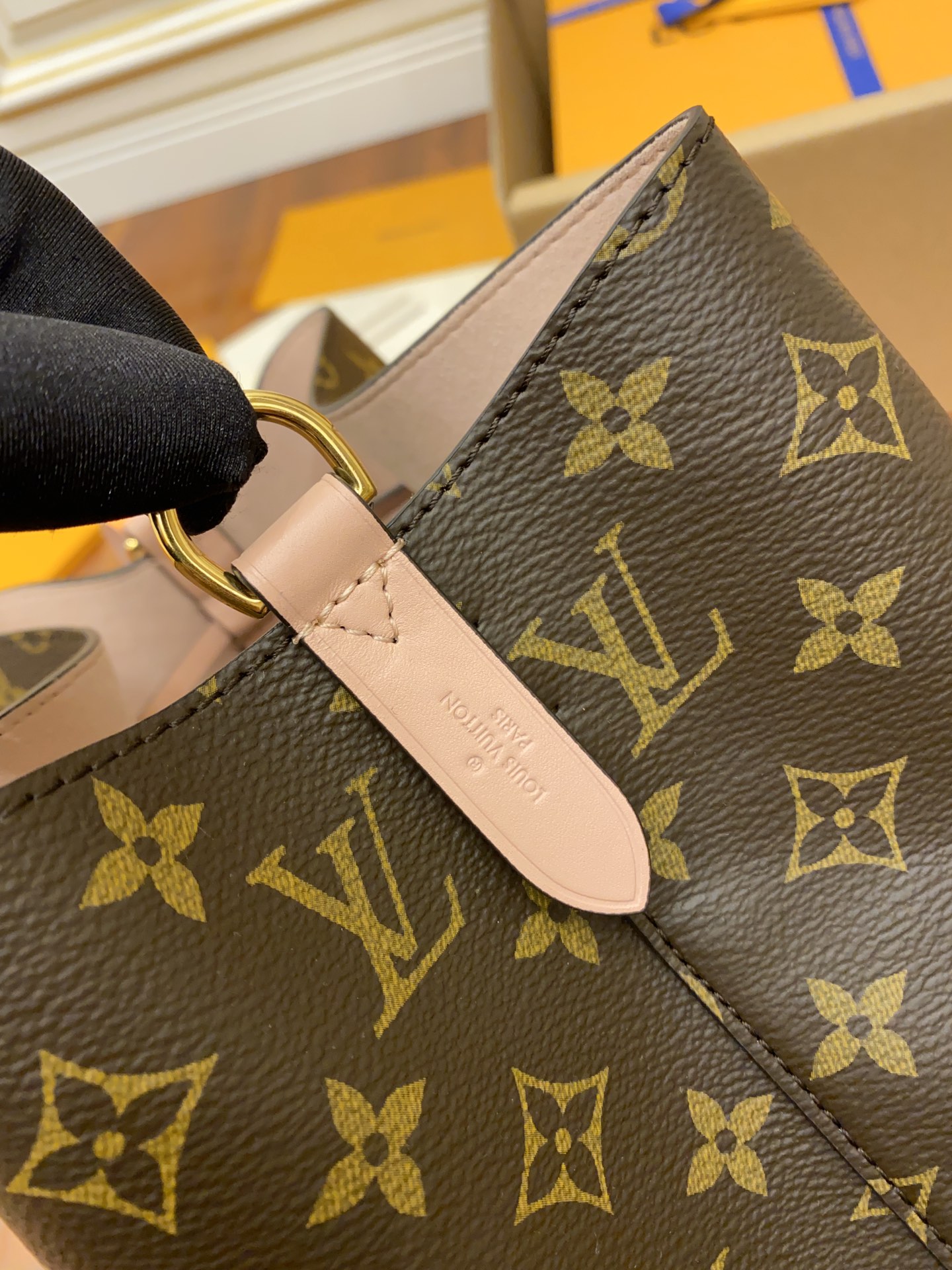 Louis Vuitton NeoNoe MM M44022