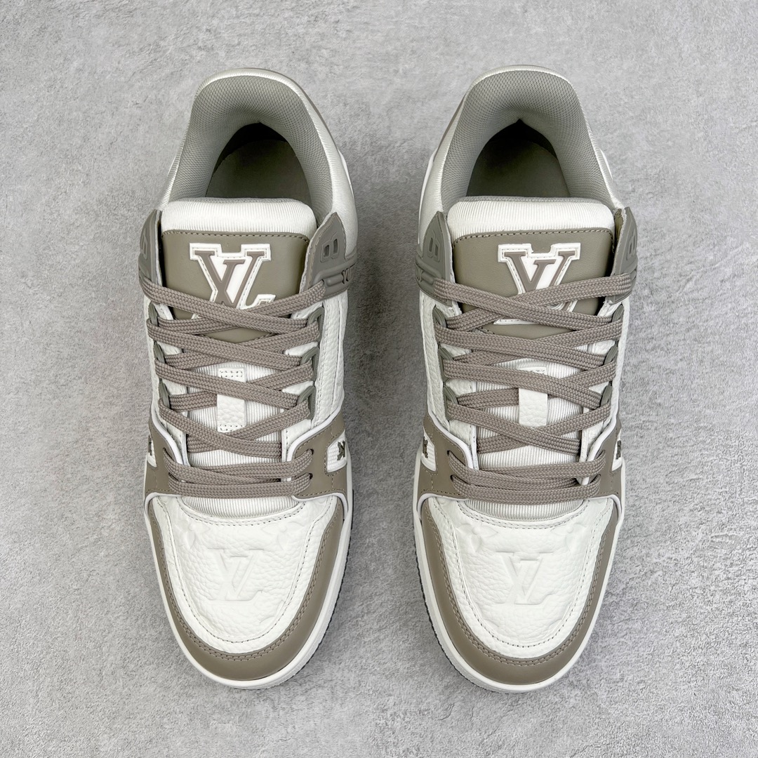 Louis Vuitton Sneakers grey