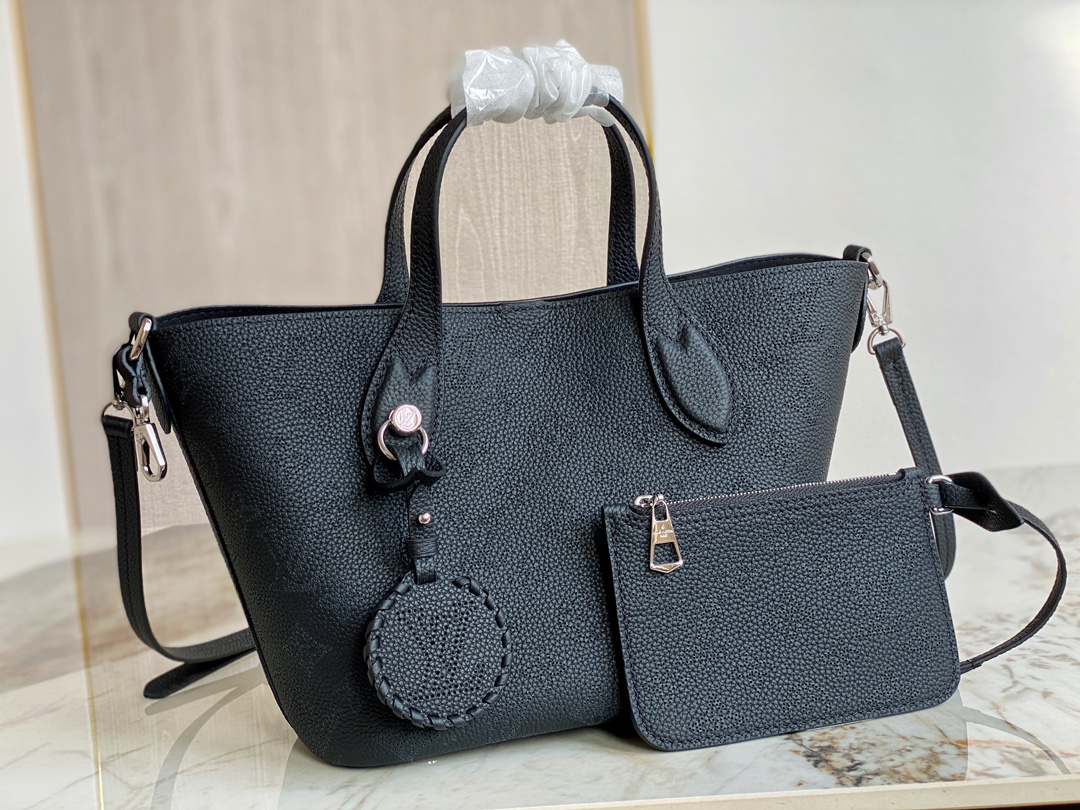 Louis Vuitton Blossom PM M21848