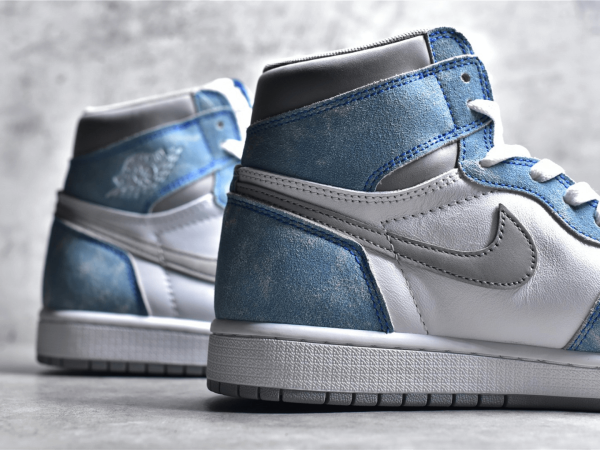 Jordan1 High OG “Hyper Royal”