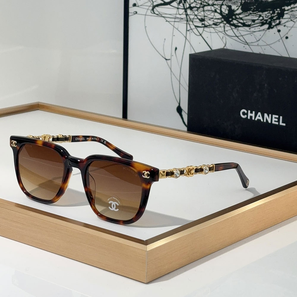 Chanel  Mirror leg With Drill Sunglasses