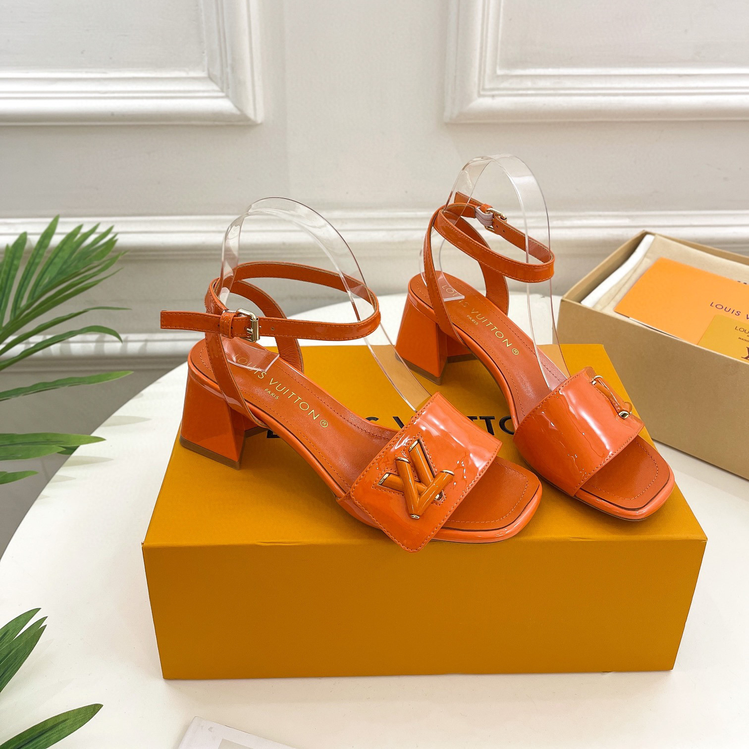 Louis Vuitton LV Patent Leather Thick And Cool Slide Sandal