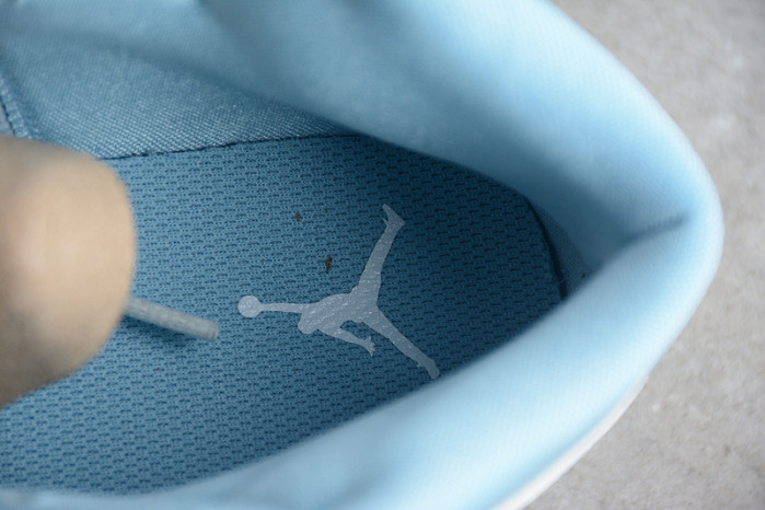 Air Jordan 1 Mid UNC BQ6472-141