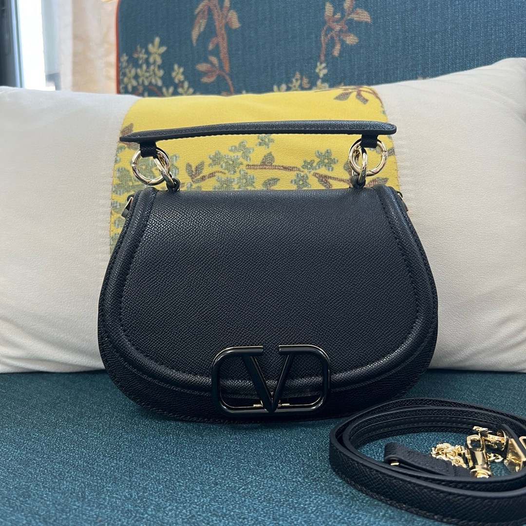 Valentiono VLogo Grainy Flap Tote