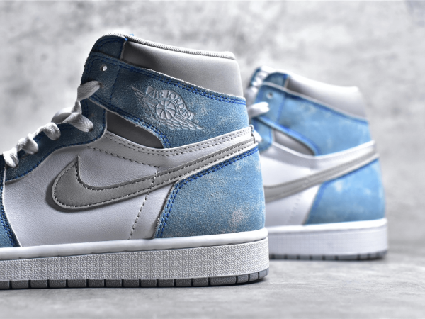 Jordan1 High OG “Hyper Royal”