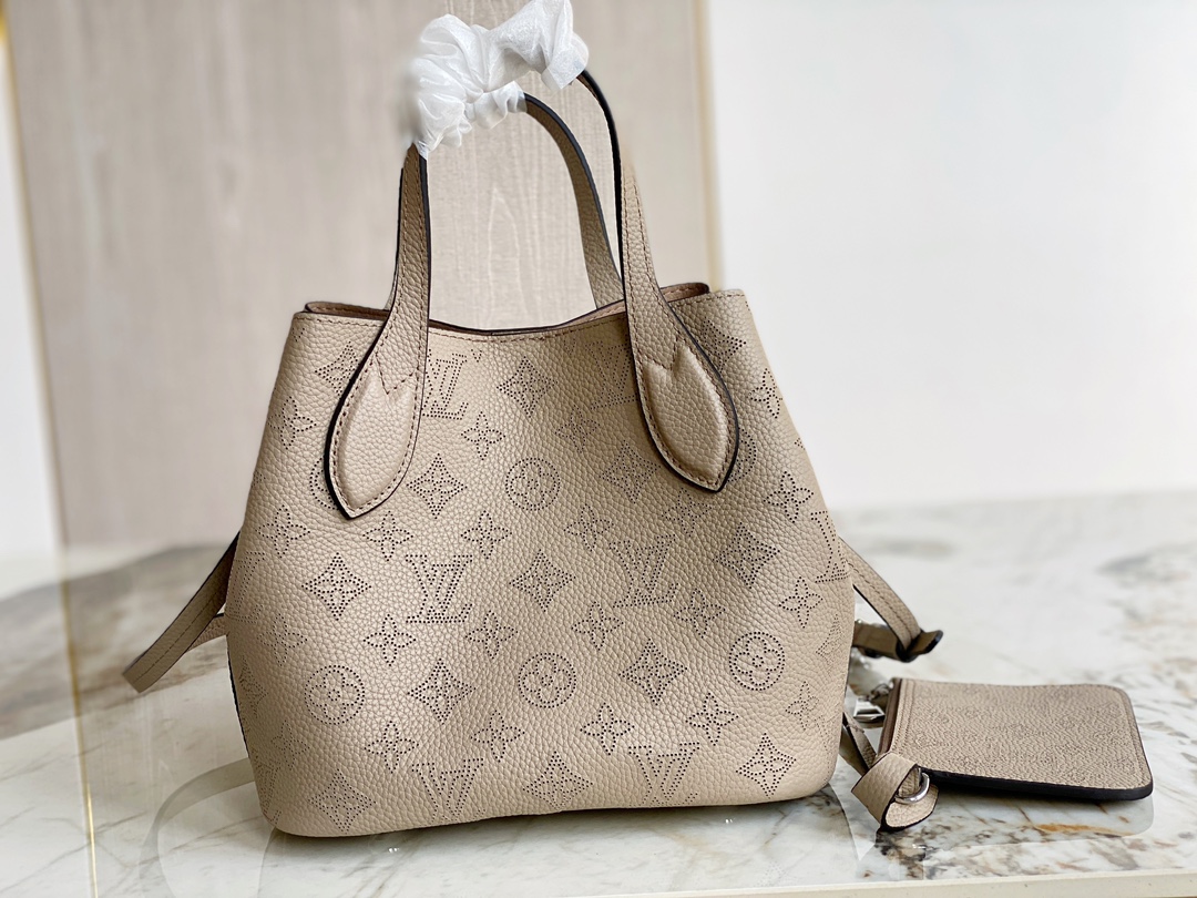 Louis Vuitton Blossom PM M21849