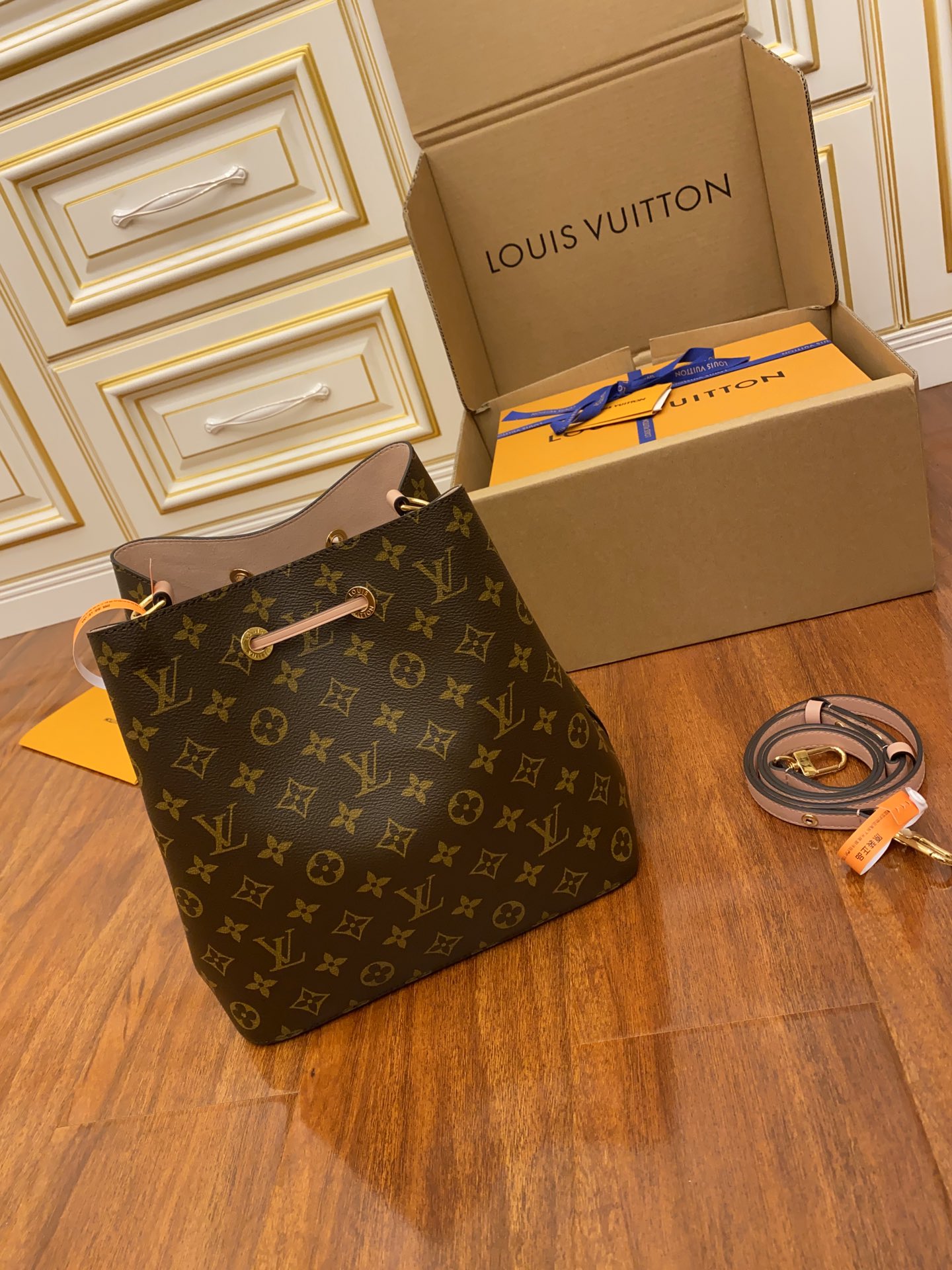 Louis Vuitton NeoNoe MM M44022