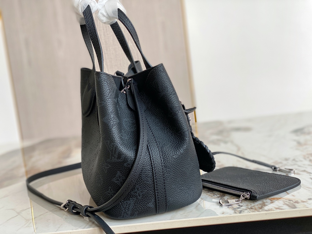 Louis Vuitton Blossom PM M21848