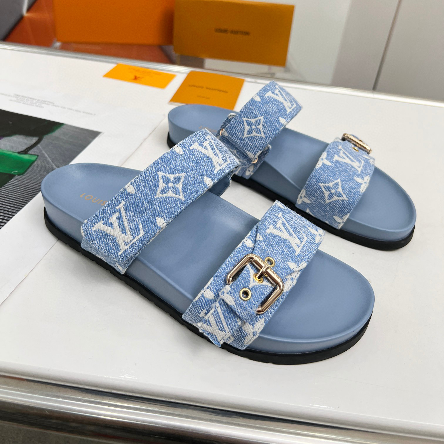 Louis Vuitton LV Bom Dia Fashion Flip-flops Slide Sandal