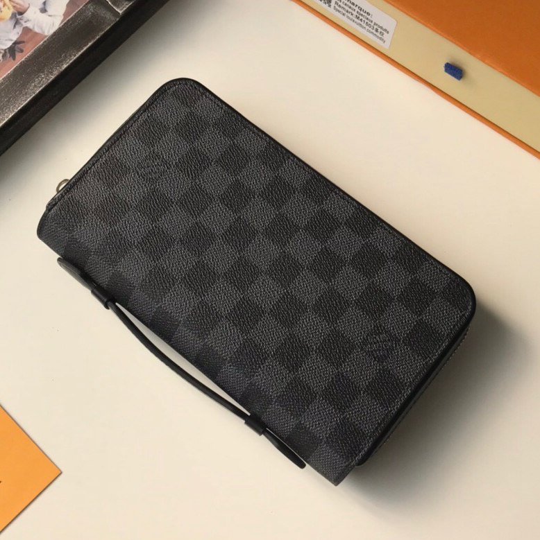 Louis Vuitton LV Zippy Wallet