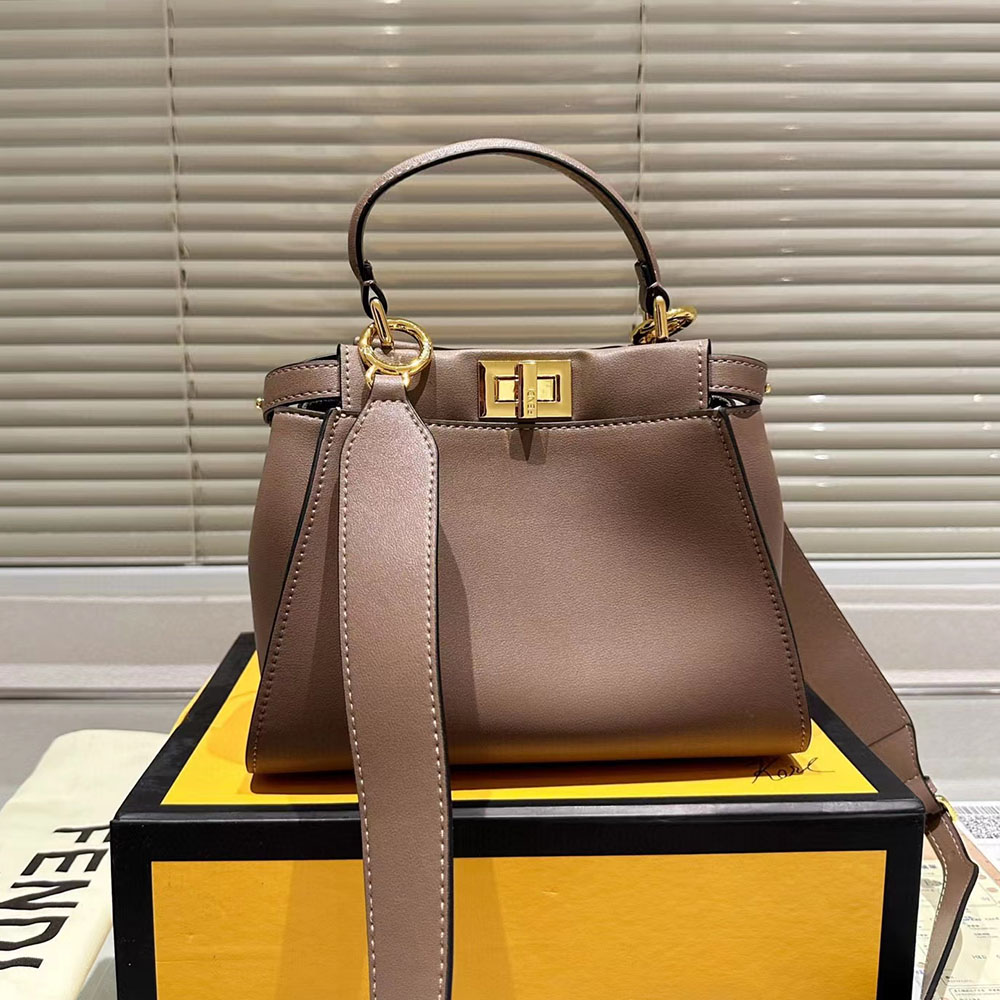 FENDI Peekaboo ISeeU Bag Medium
