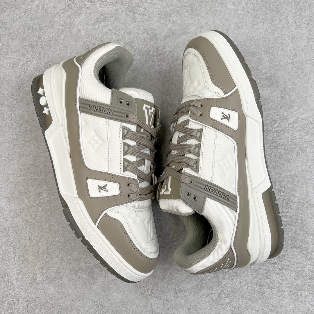 Louis Vuitton Sneakers grey