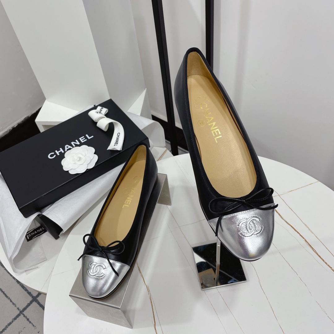 Chanel  Simple casual shoes Sandals Slide