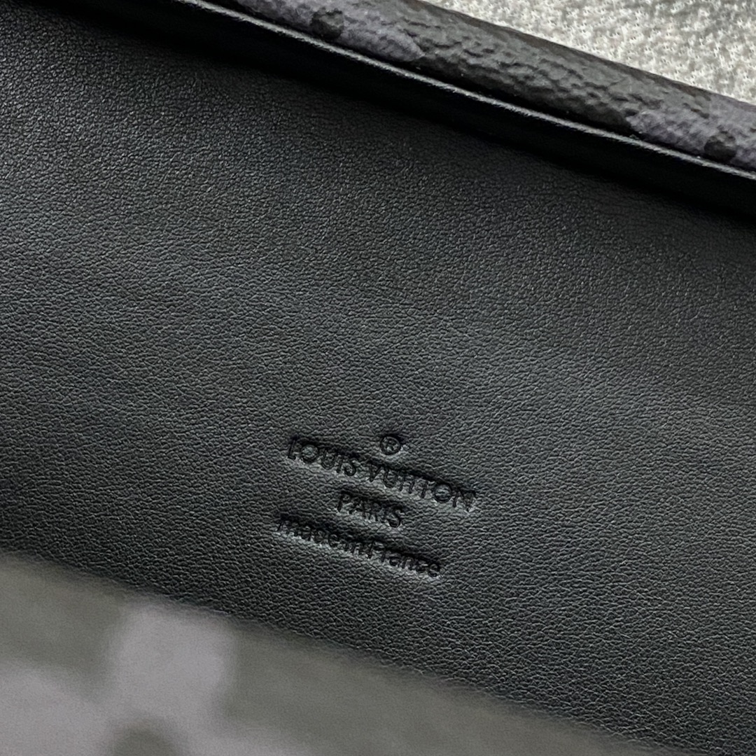 Louis Vuitton Clutch Box M20251