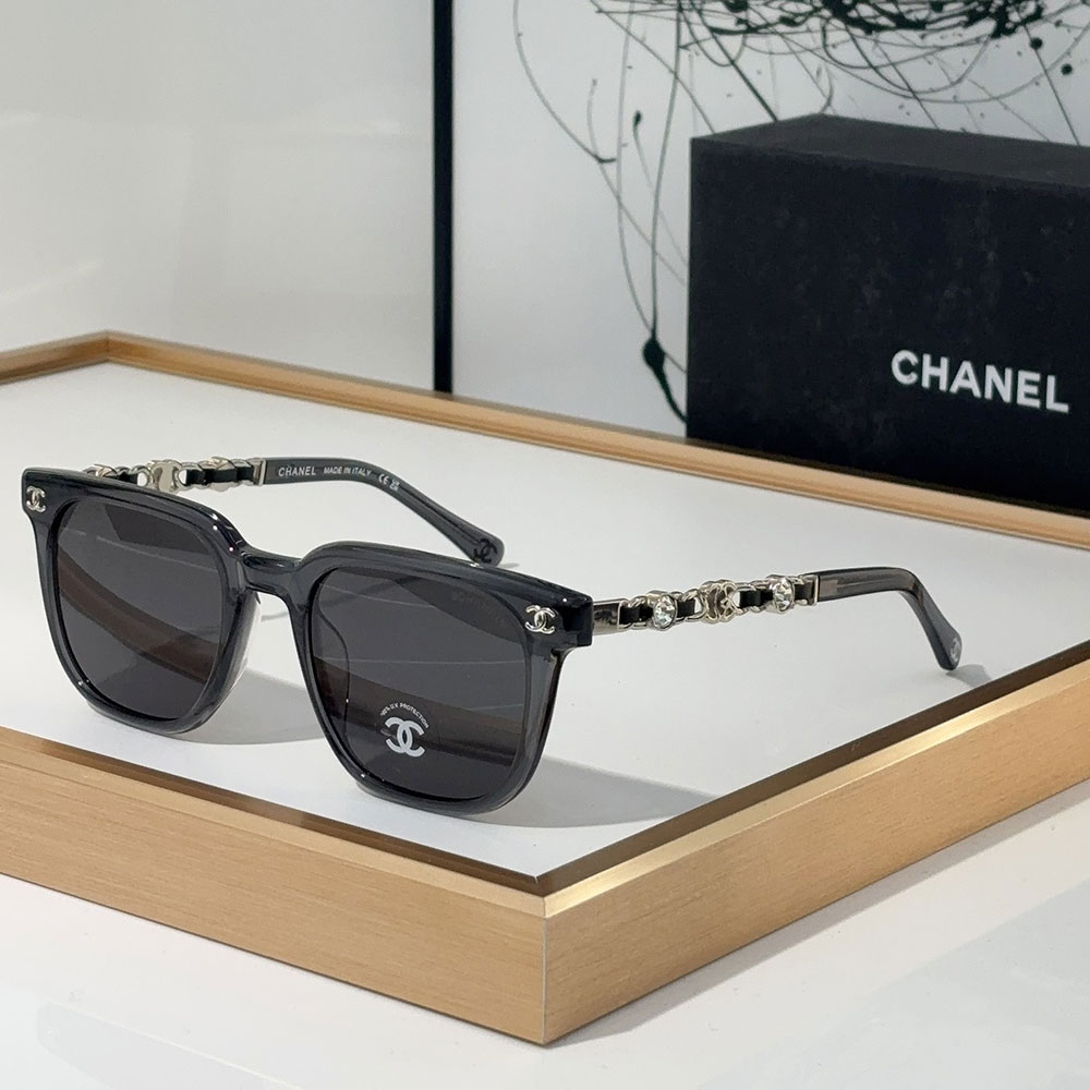 Chanel  Mirror leg With Drill Sunglasses