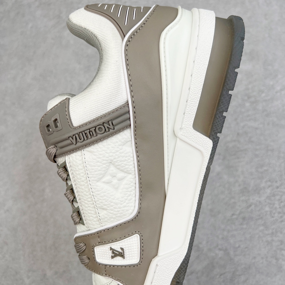 Louis Vuitton Sneakers grey
