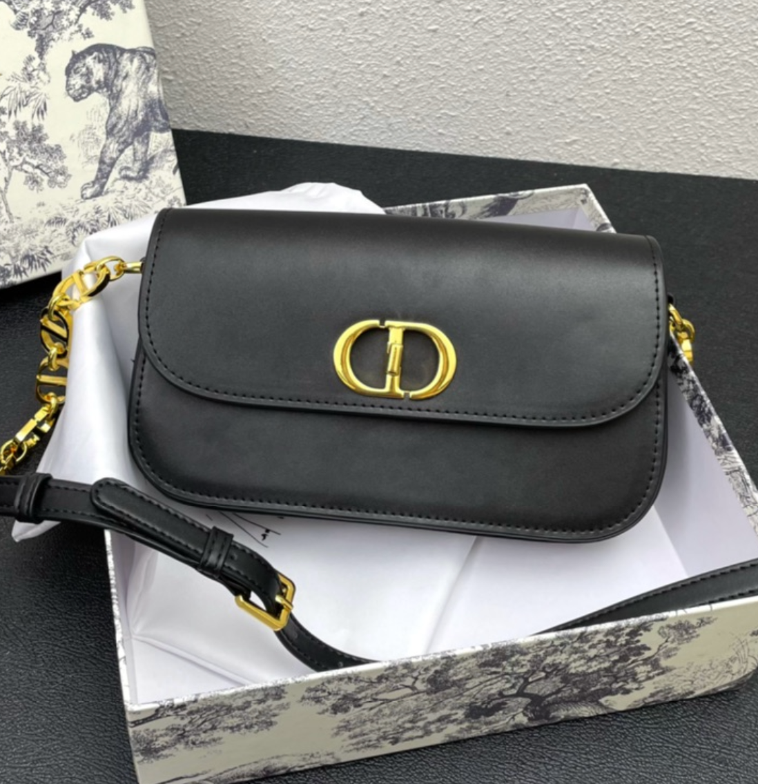 Dior 30 Montaigne Avenue Oblique