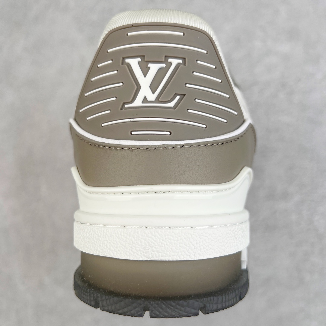 Louis Vuitton Sneakers grey
