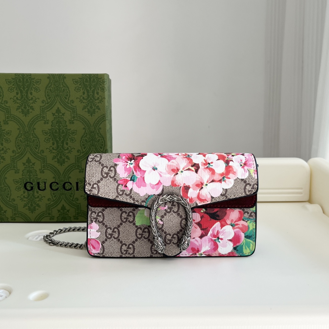 GUCCI Mini Dionysus Shoulder Bag