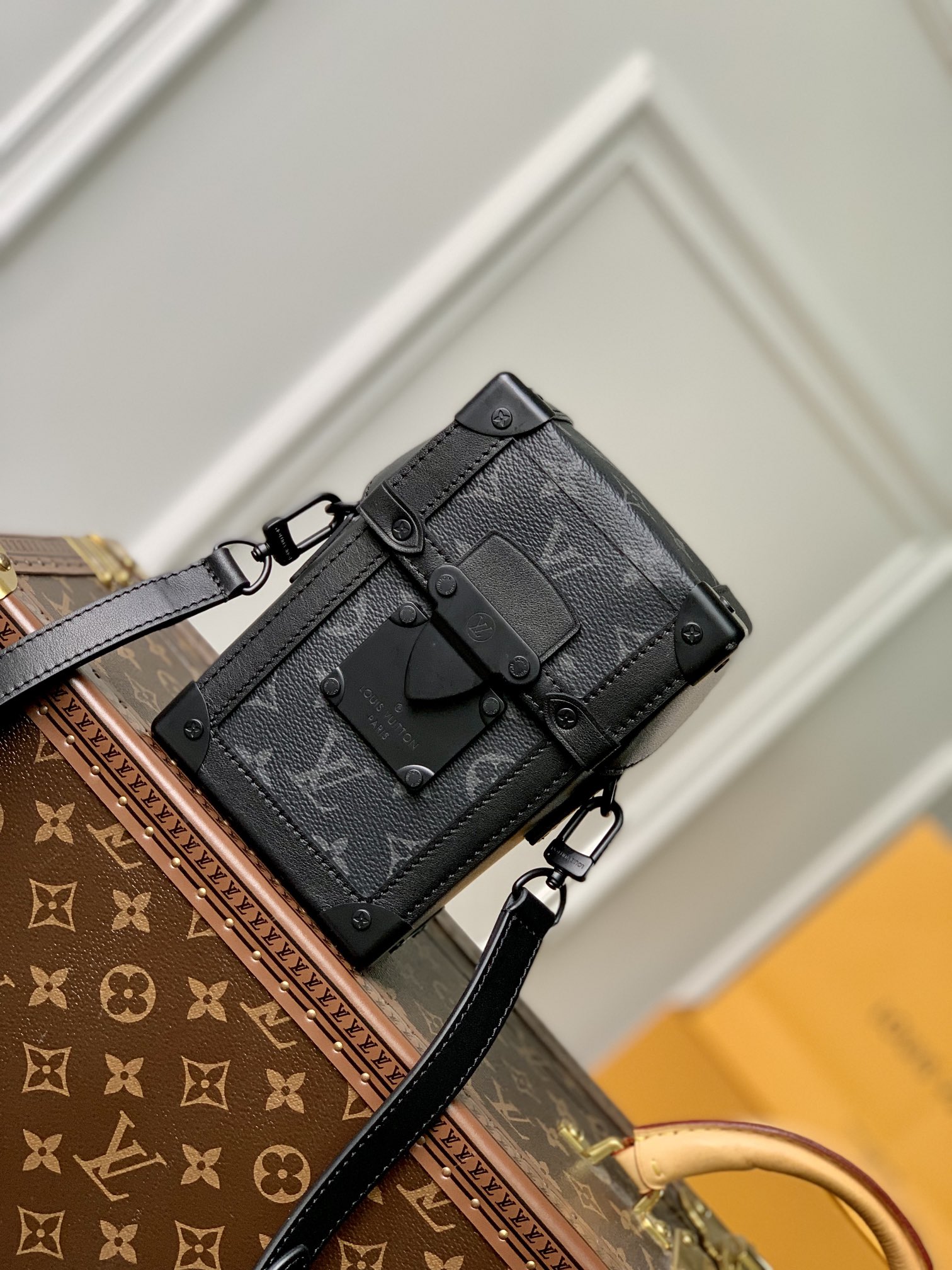 Louis Vuitton Vertical Trunk Wearable Wallet M82077