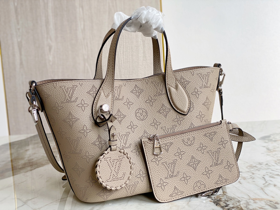 Louis Vuitton Blossom PM M21849