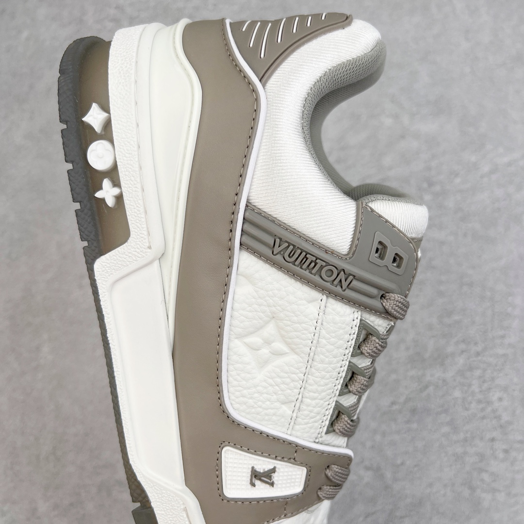 Louis Vuitton Sneakers grey
