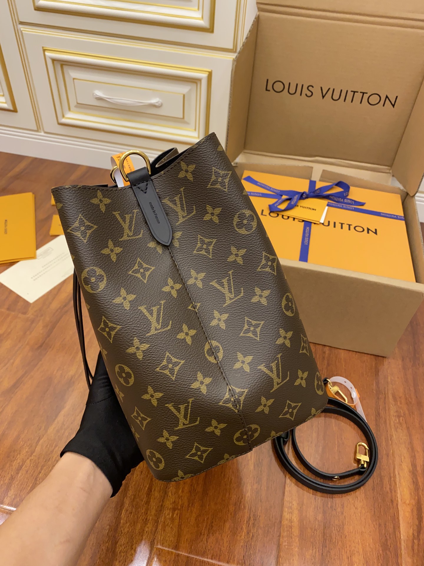 Louis Vuitton NeoNoe MM M44020