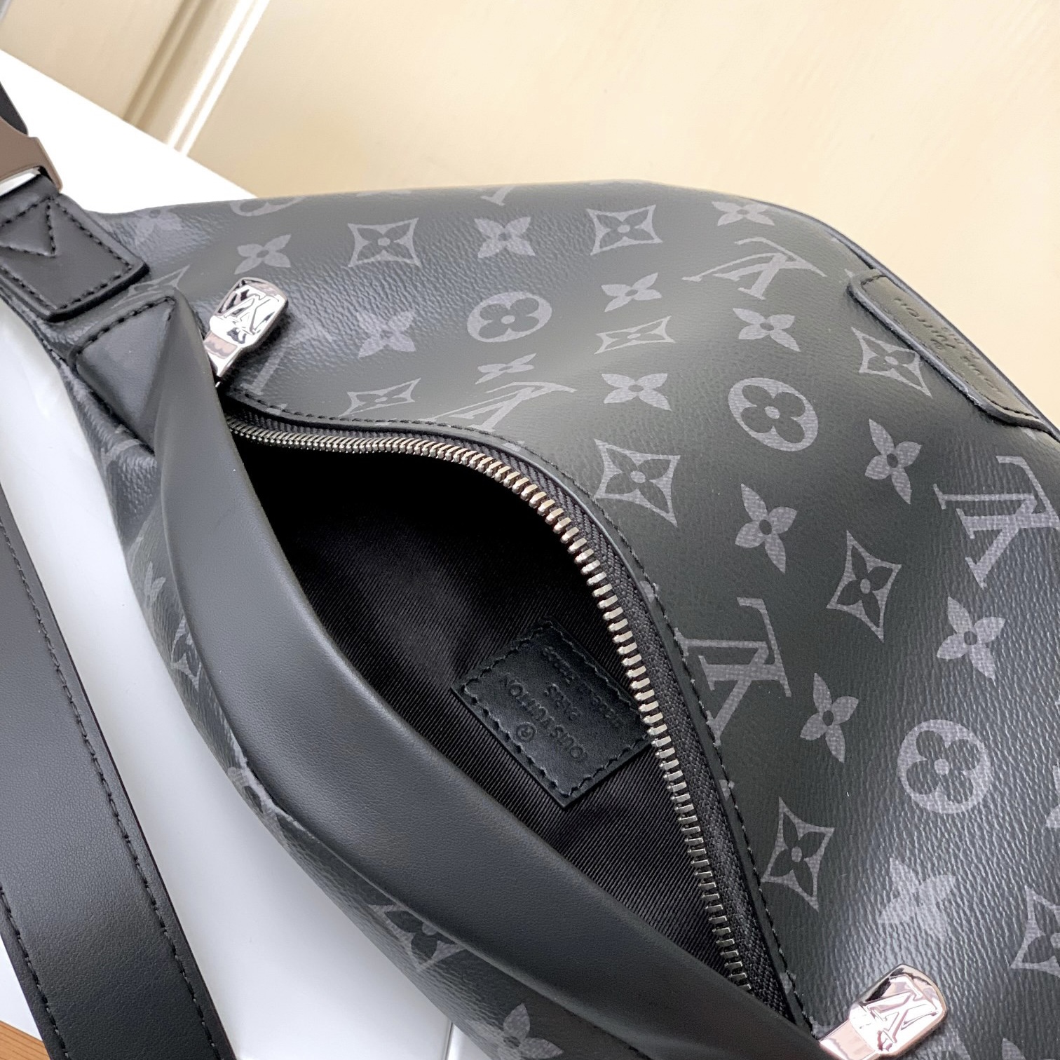 LV Discovery Bumbag PM