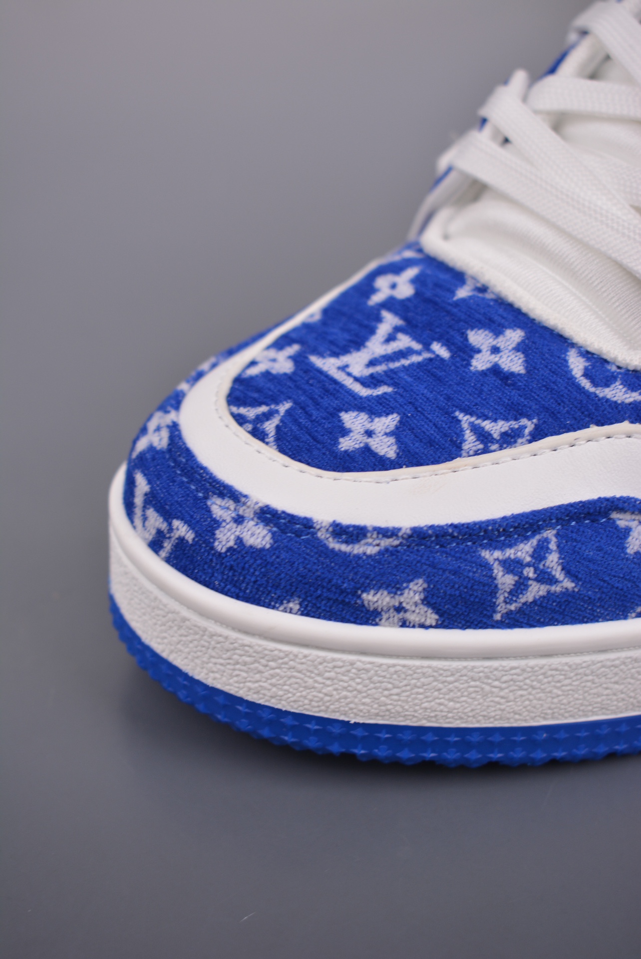 Louis Vuitton Sneakers pattern blue