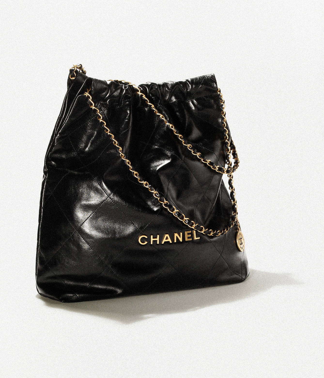 CHANEL 22 HANDBAG Shiny Calfskin & Gold-Tone Black