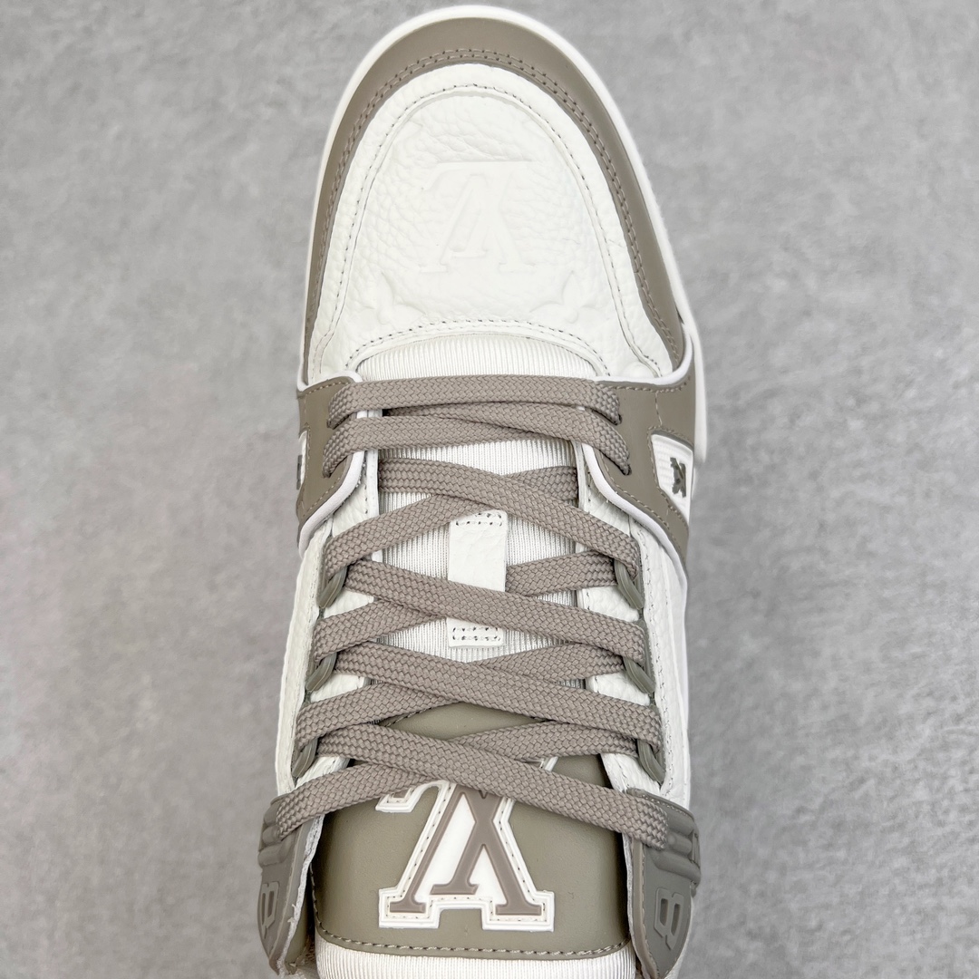 Louis Vuitton Sneakers grey