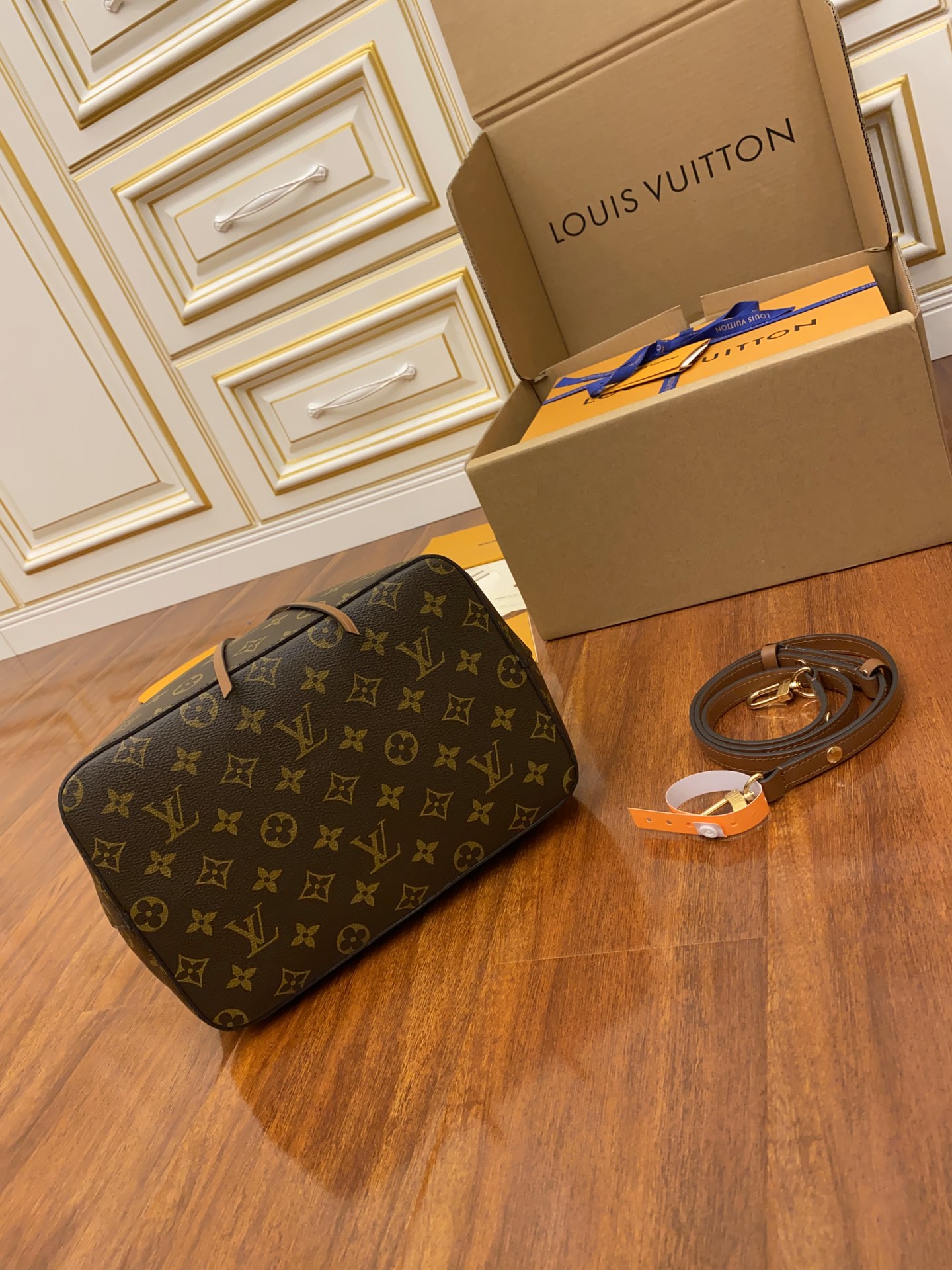 Louis Vuitton NeoNoe MM M44887