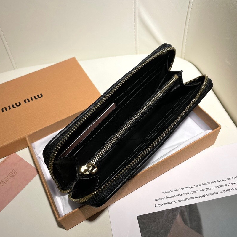 MIU MIU Matelassé Leather Card Bag