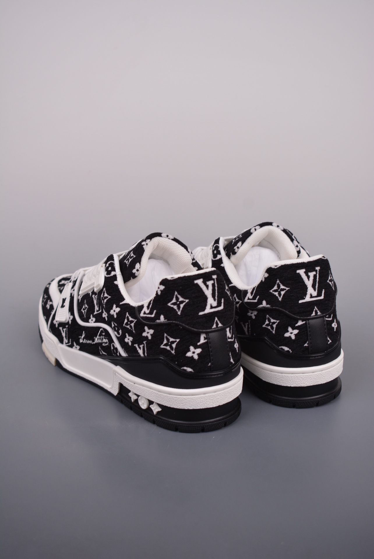 Louis Vuitton Sneakers pattern black