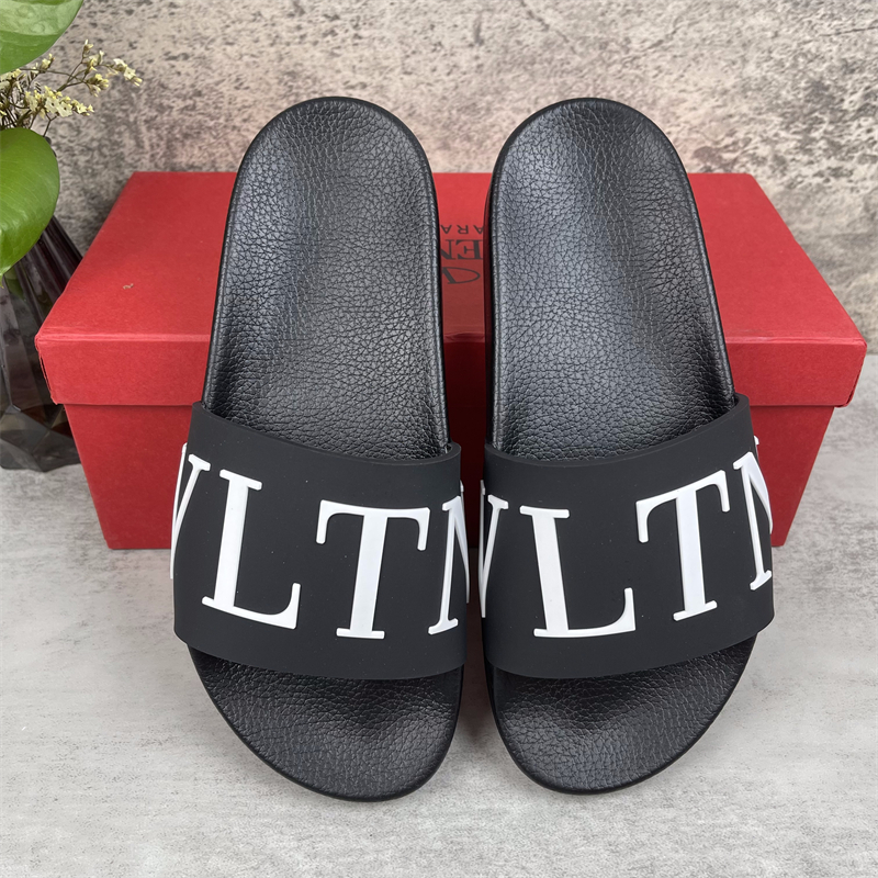 Valentino Rubber Simple And Casual Slide Sandal