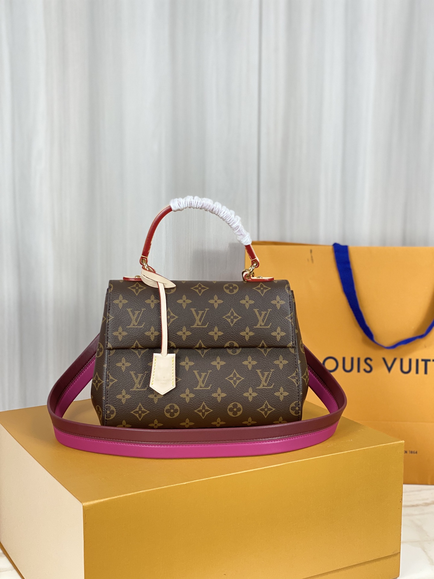 Louis Vuitton Cluny MM M42735