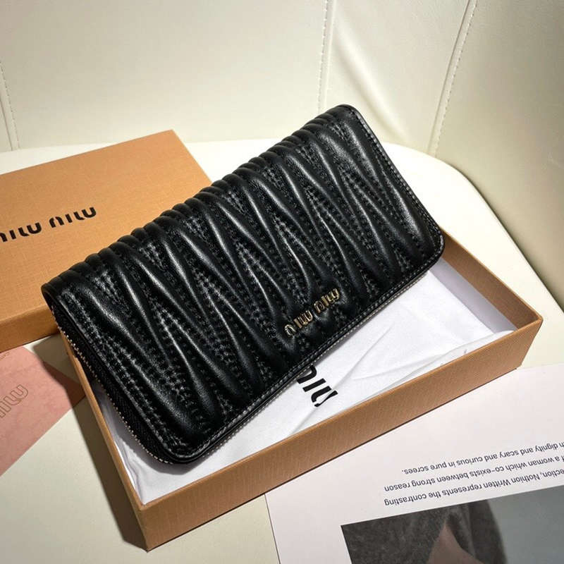 MIU MIU Matelassé Leather Card Bag