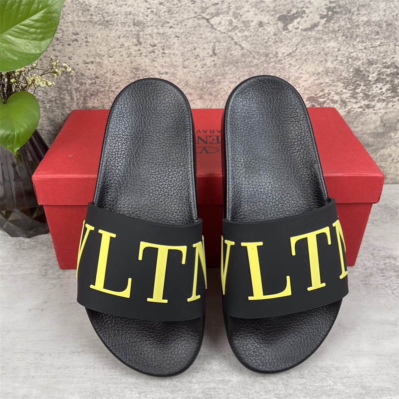 Valentino Rubber Simple And Casual Slide Sandal