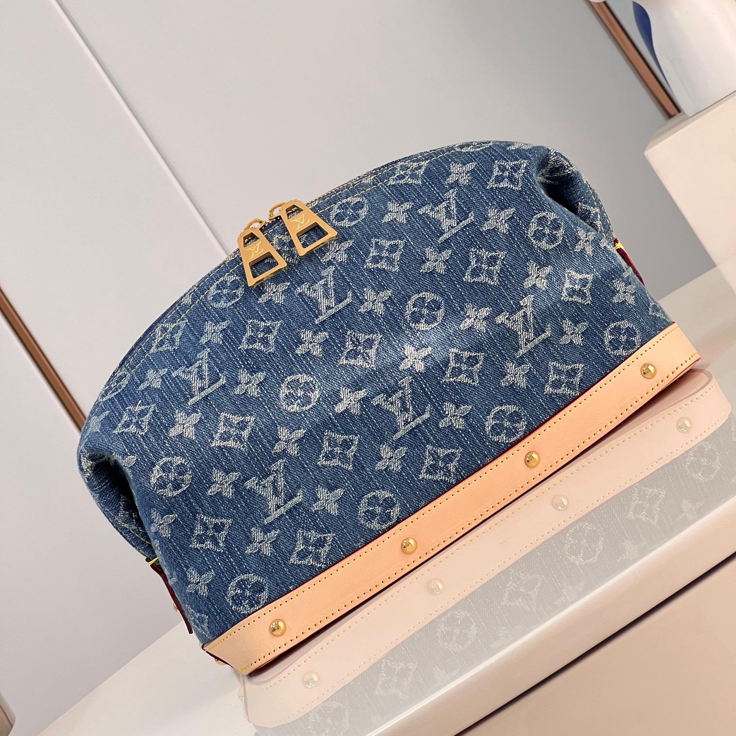 Louis Vuitton LV Pochette Cosmétique