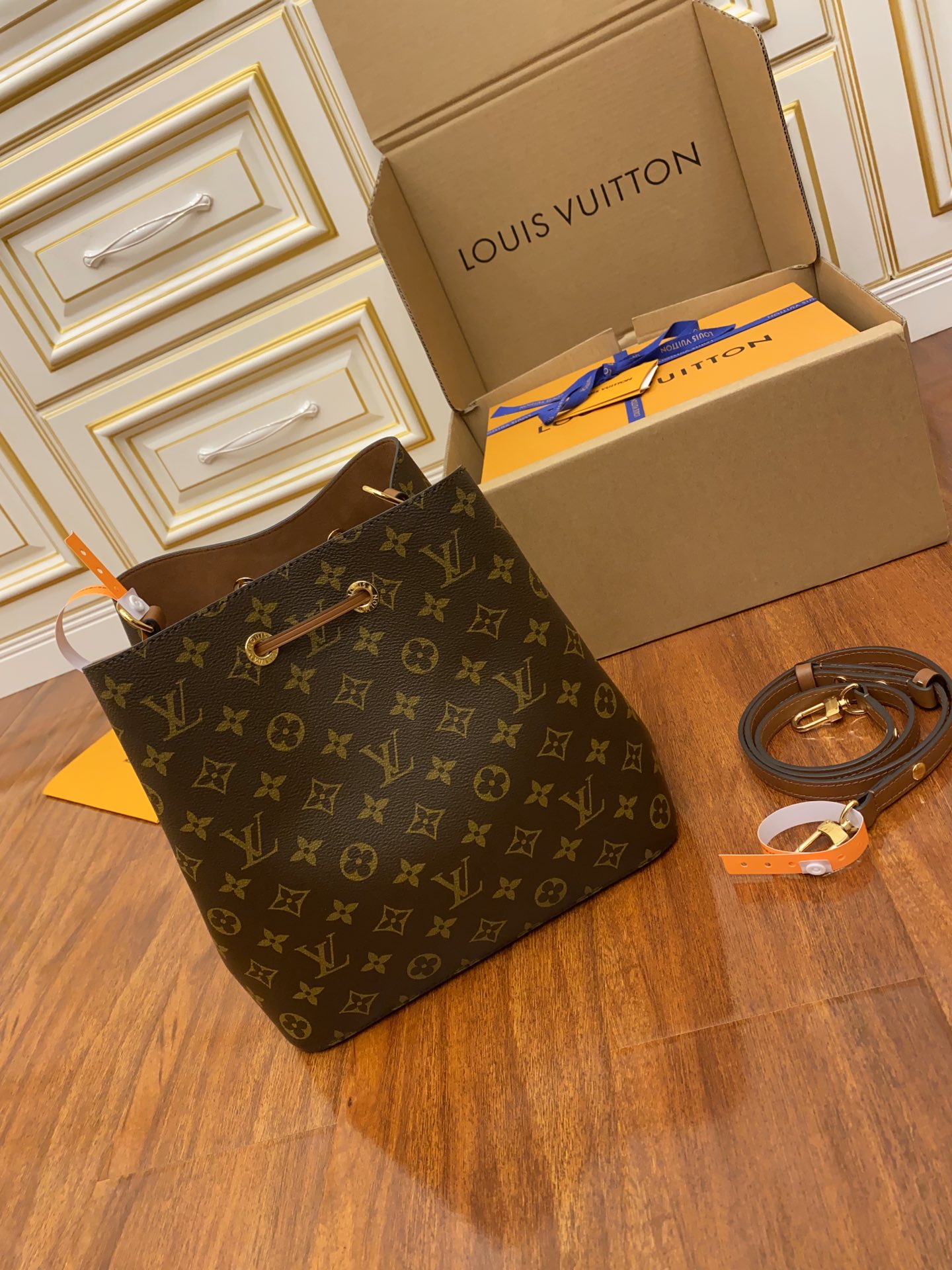 Louis Vuitton NeoNoe MM M44887
