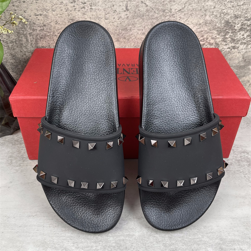 Valentino Rubber Simple And Casual Slide Sandal