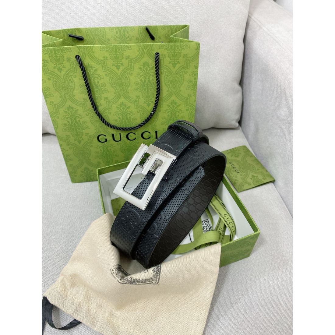 Gucci Cowhide Top Layer Paired with Fine Swivel Button Head 35MM Belt