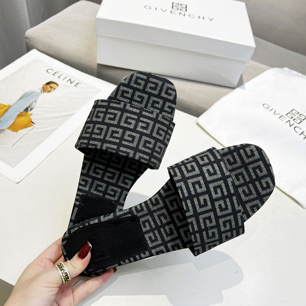 Givenchy Comfortable Flat Flip-flops Slide Sandal