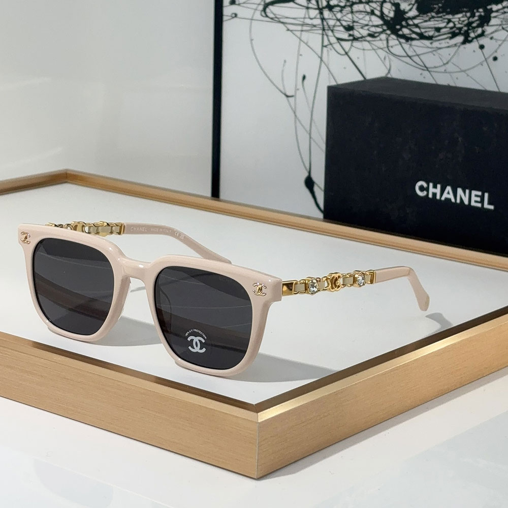 Chanel  Mirror leg With Drill Sunglasses