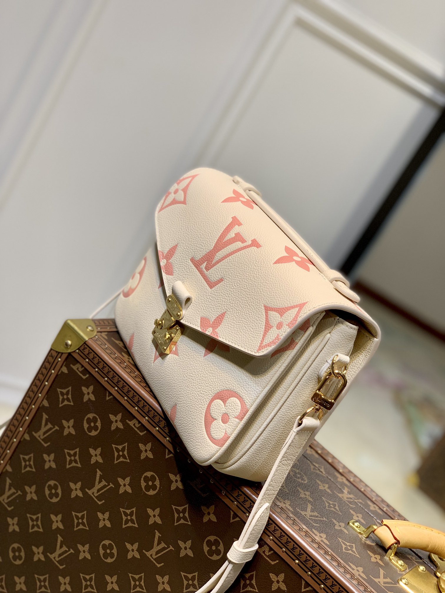 Louis Vuitton Pochette Metis M45573