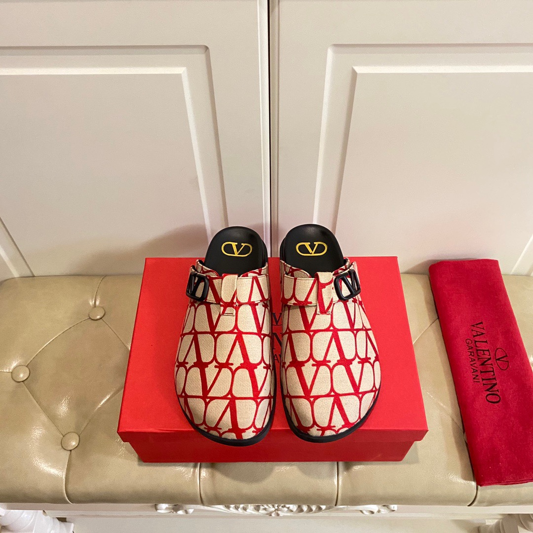 Valentino Leather Wear Stylish Flip-Flops  Slide Sandal